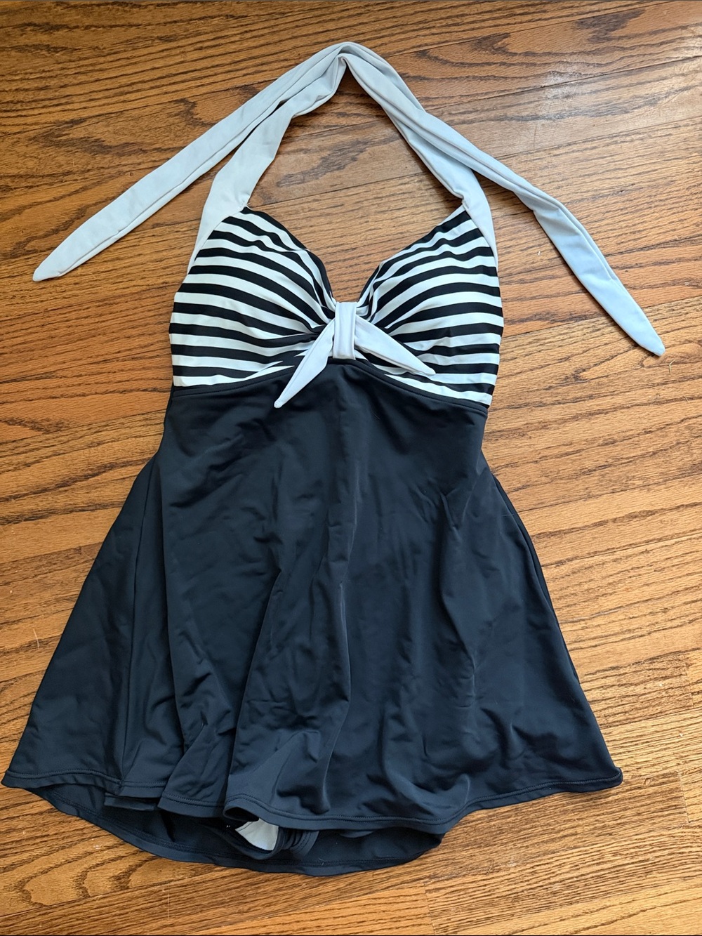 COCOSHIP Black and White Swimwear